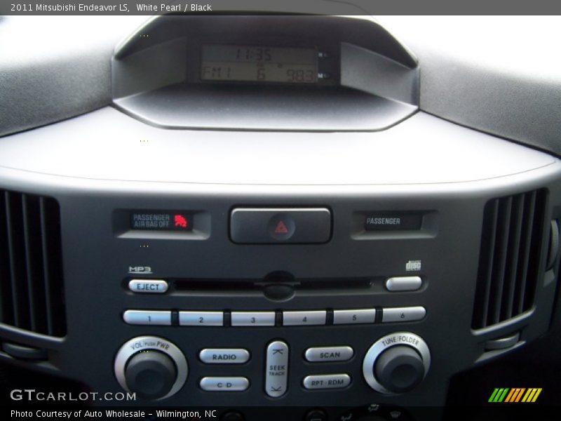White Pearl / Black 2011 Mitsubishi Endeavor LS