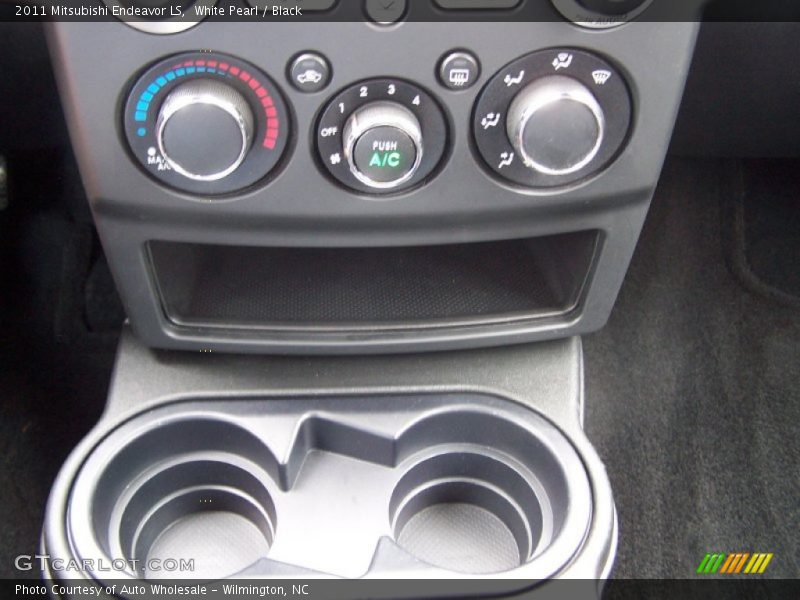 White Pearl / Black 2011 Mitsubishi Endeavor LS