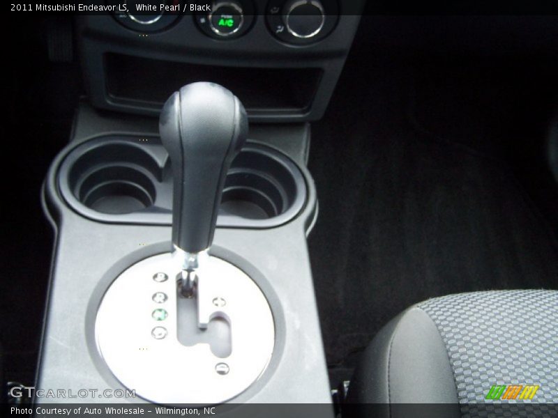 White Pearl / Black 2011 Mitsubishi Endeavor LS
