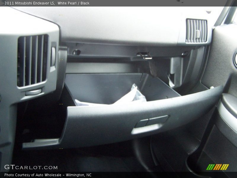 White Pearl / Black 2011 Mitsubishi Endeavor LS