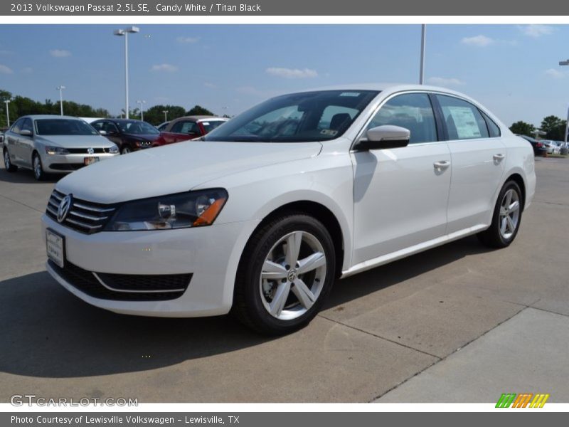 Candy White / Titan Black 2013 Volkswagen Passat 2.5L SE