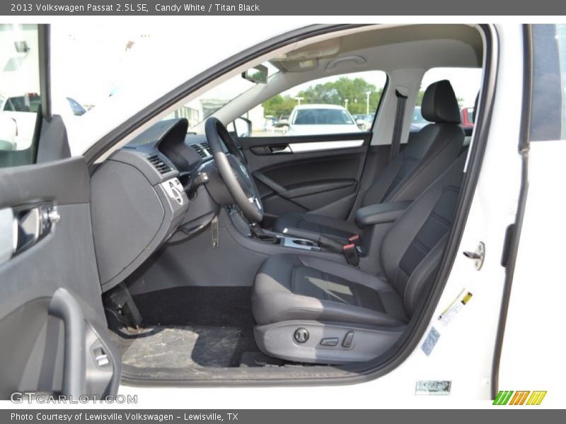 Candy White / Titan Black 2013 Volkswagen Passat 2.5L SE