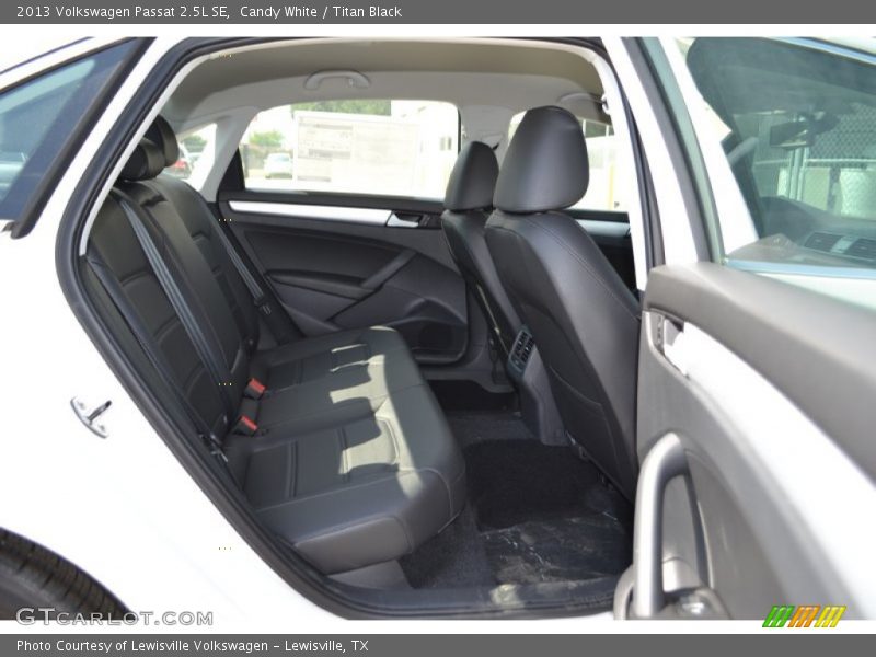 Candy White / Titan Black 2013 Volkswagen Passat 2.5L SE