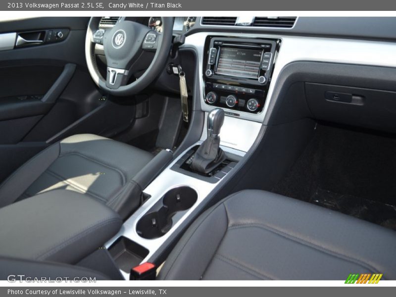Candy White / Titan Black 2013 Volkswagen Passat 2.5L SE