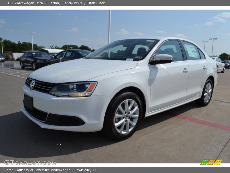Candy White / Titan Black 2013 Volkswagen Jetta SE Sedan