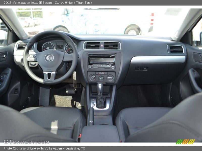 Candy White / Titan Black 2013 Volkswagen Jetta SE Sedan