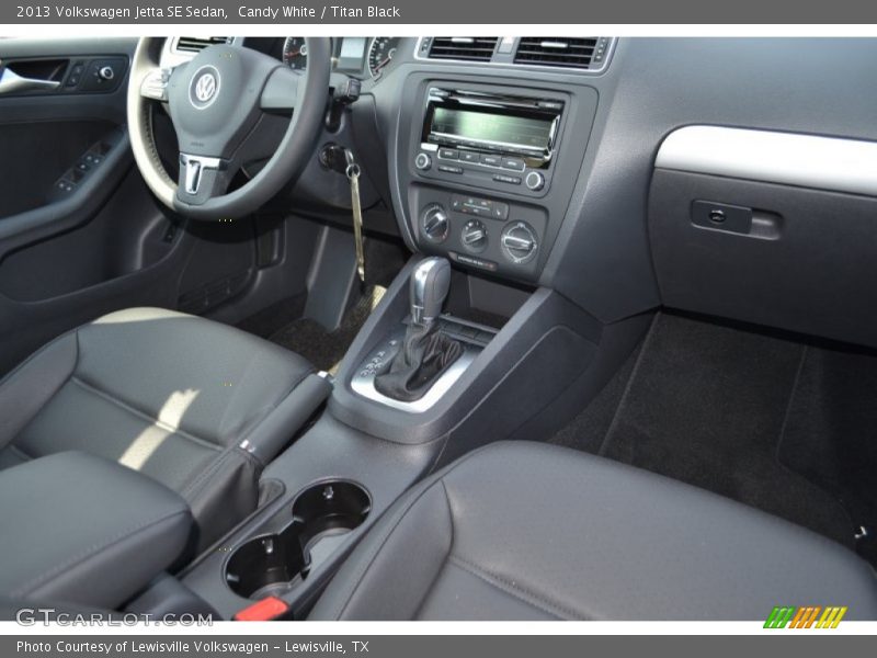 Candy White / Titan Black 2013 Volkswagen Jetta SE Sedan