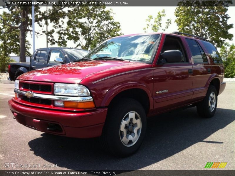 Front 3/4 View of 2004 Blazer LS 4x4