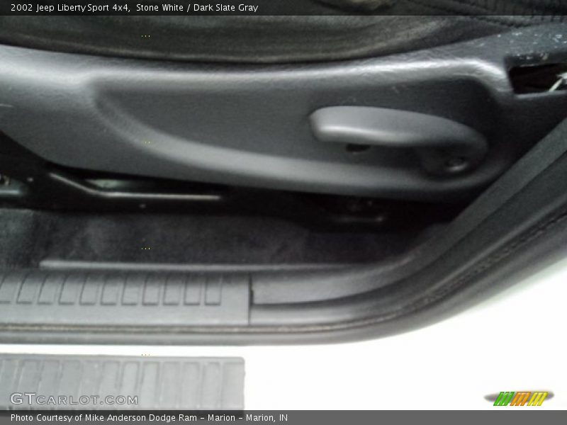 Stone White / Dark Slate Gray 2002 Jeep Liberty Sport 4x4