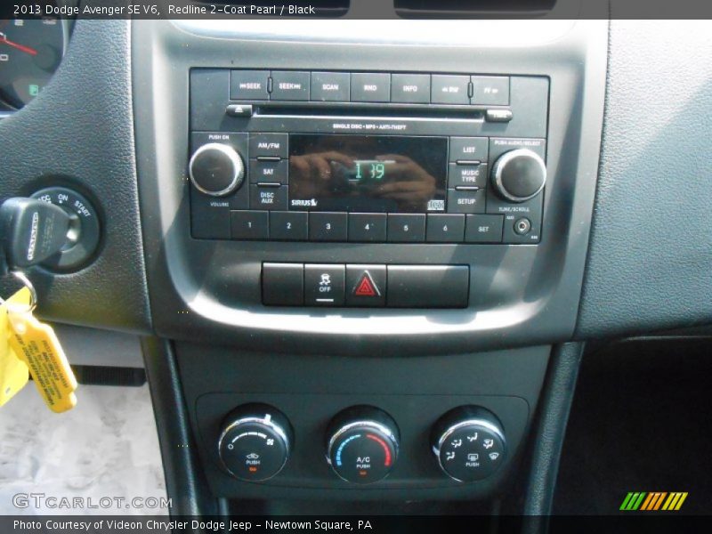Redline 2-Coat Pearl / Black 2013 Dodge Avenger SE V6
