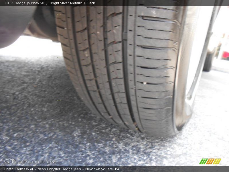 Bright Silver Metallic / Black 2012 Dodge Journey SXT
