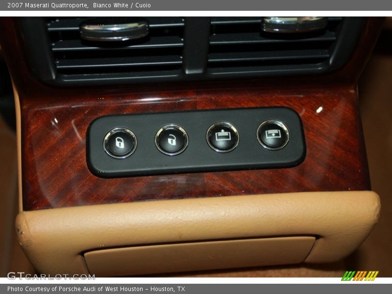Bianco White / Cuoio 2007 Maserati Quattroporte