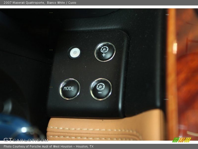 Bianco White / Cuoio 2007 Maserati Quattroporte