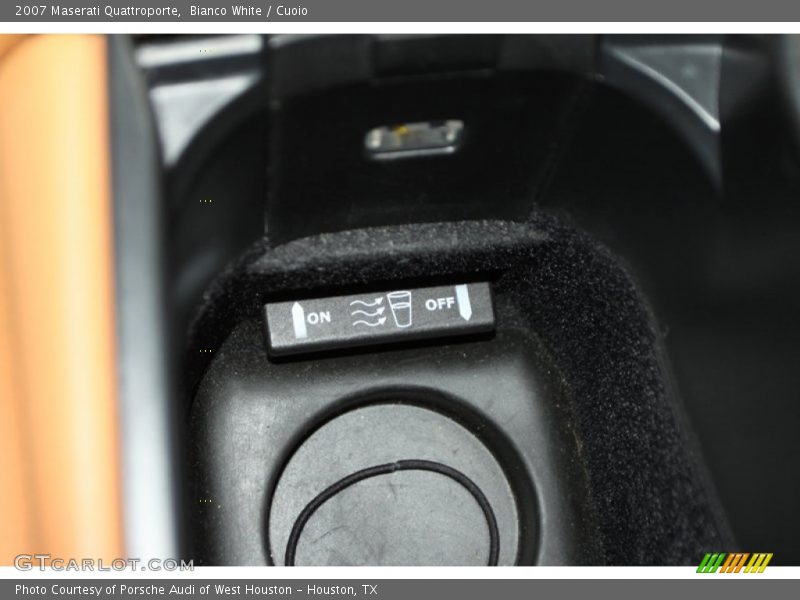 Bianco White / Cuoio 2007 Maserati Quattroporte