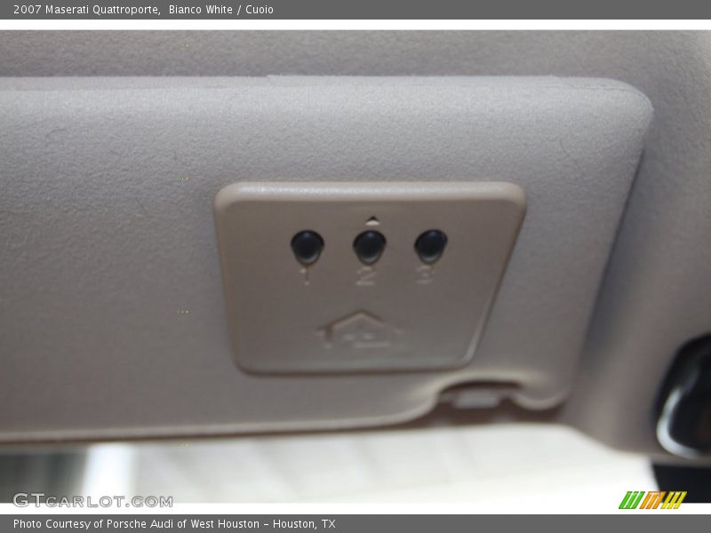 Bianco White / Cuoio 2007 Maserati Quattroporte