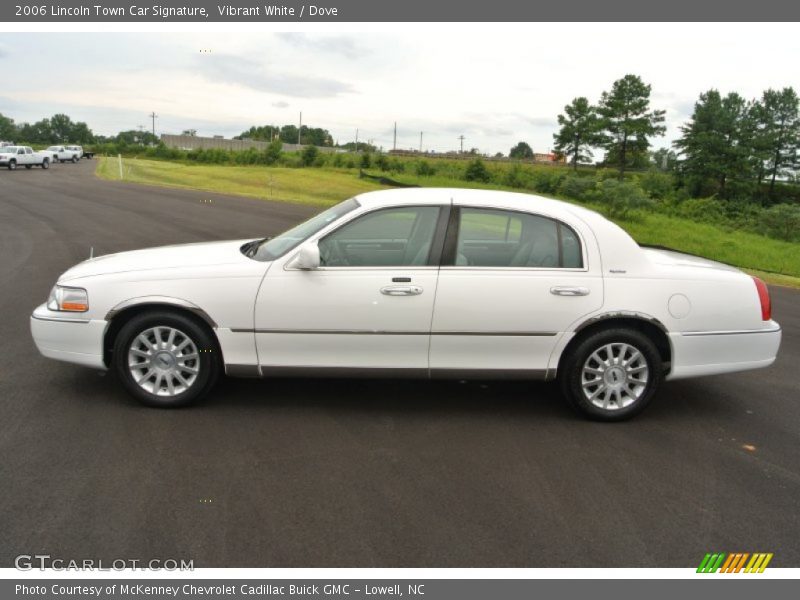 Vibrant White / Dove 2006 Lincoln Town Car Signature