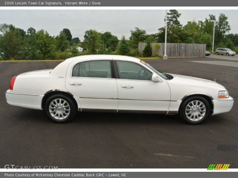 Vibrant White / Dove 2006 Lincoln Town Car Signature