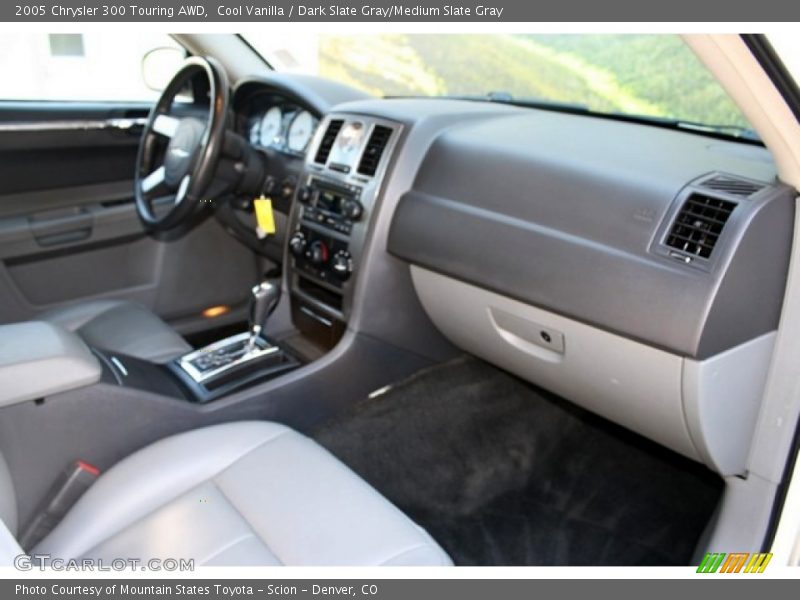 Dashboard of 2005 300 Touring AWD