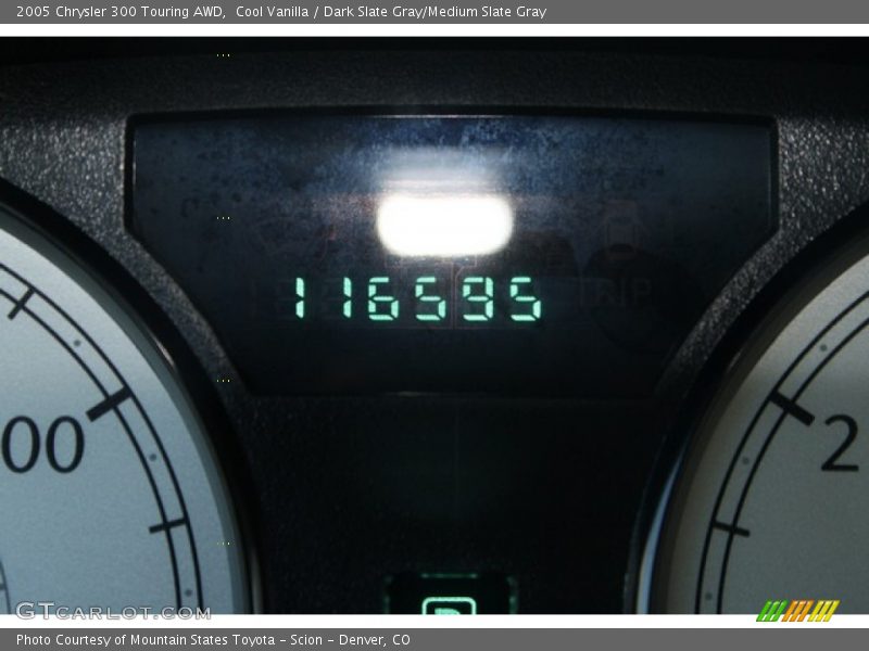 Cool Vanilla / Dark Slate Gray/Medium Slate Gray 2005 Chrysler 300 Touring AWD