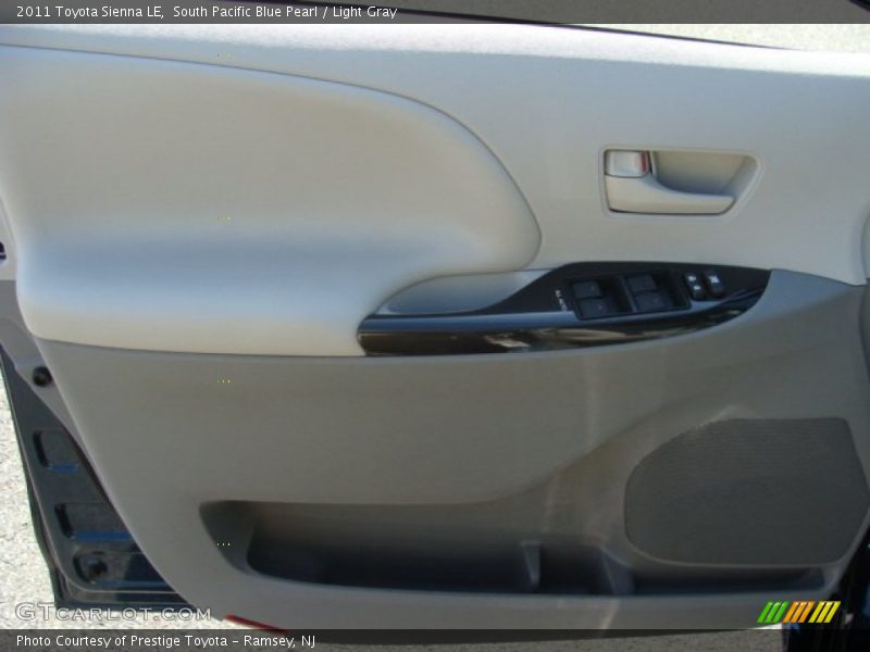 South Pacific Blue Pearl / Light Gray 2011 Toyota Sienna LE
