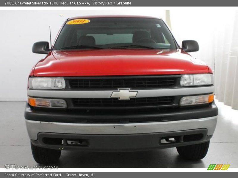 Victory Red / Graphite 2001 Chevrolet Silverado 1500 Regular Cab 4x4