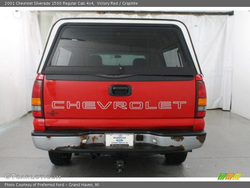 Victory Red / Graphite 2001 Chevrolet Silverado 1500 Regular Cab 4x4
