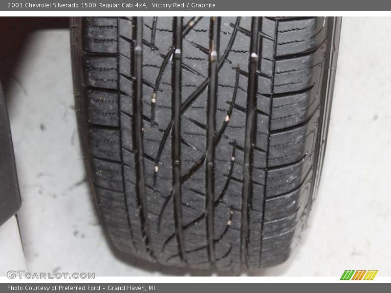 Victory Red / Graphite 2001 Chevrolet Silverado 1500 Regular Cab 4x4