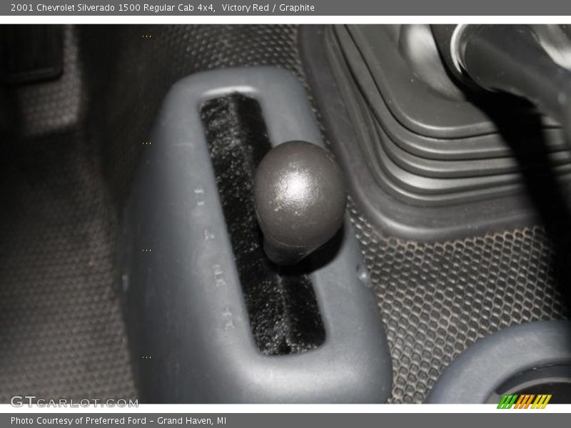 Victory Red / Graphite 2001 Chevrolet Silverado 1500 Regular Cab 4x4