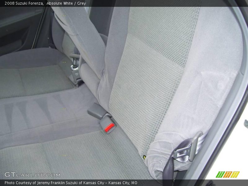 Absolute White / Grey 2008 Suzuki Forenza