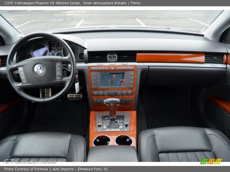 Dashboard of 2005 Phaeton V8 4Motion Sedan