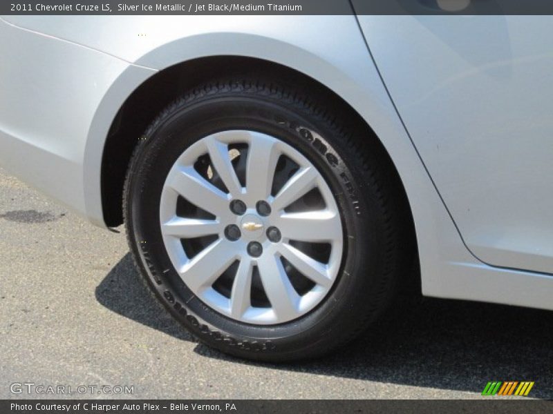 Silver Ice Metallic / Jet Black/Medium Titanium 2011 Chevrolet Cruze LS