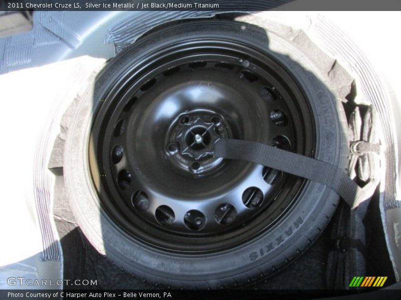 Silver Ice Metallic / Jet Black/Medium Titanium 2011 Chevrolet Cruze LS