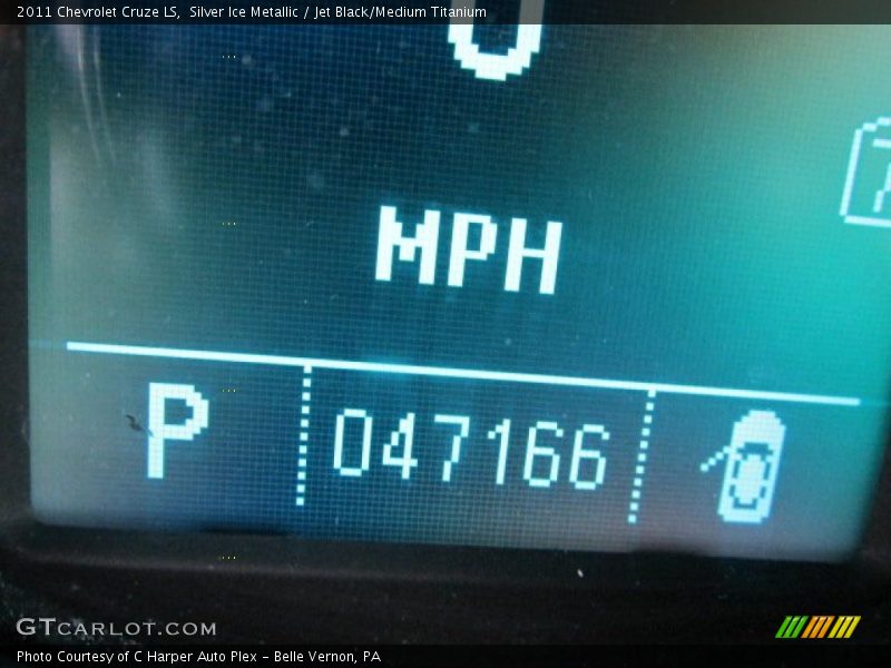 Silver Ice Metallic / Jet Black/Medium Titanium 2011 Chevrolet Cruze LS