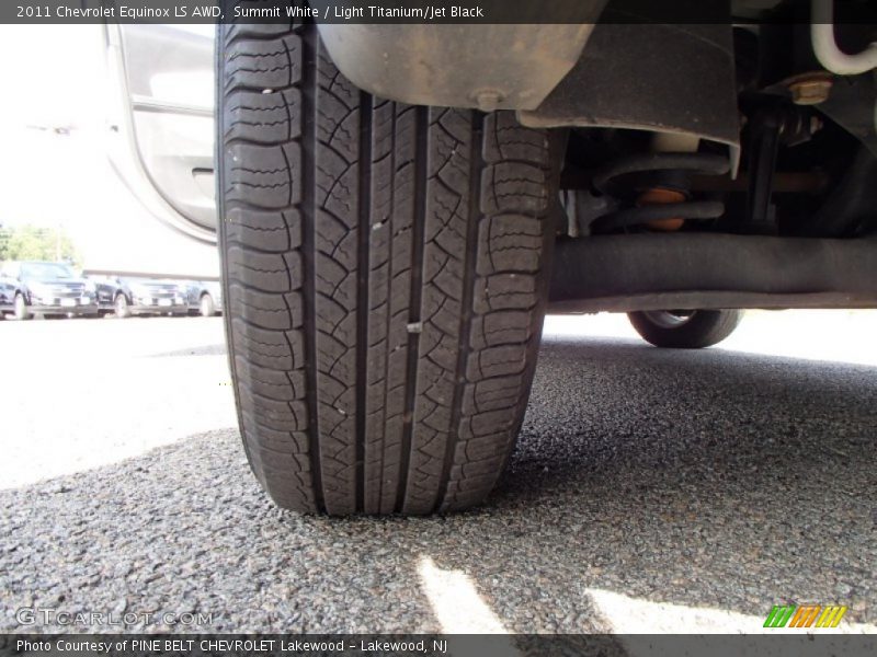 Summit White / Light Titanium/Jet Black 2011 Chevrolet Equinox LS AWD