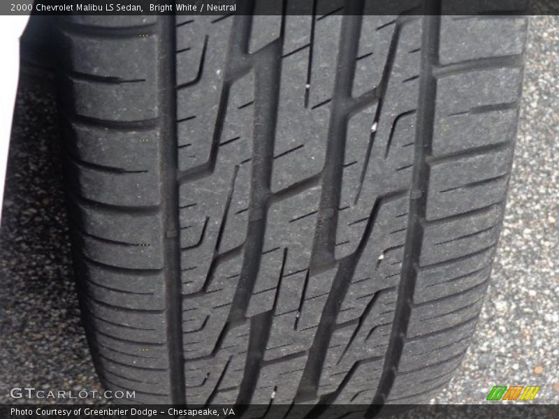 Bright White / Neutral 2000 Chevrolet Malibu LS Sedan