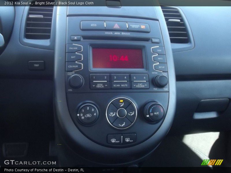 Bright Silver / Black Soul Logo Cloth 2012 Kia Soul +