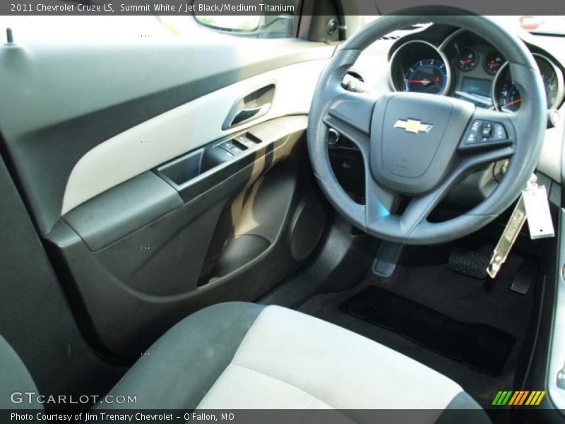 Summit White / Jet Black/Medium Titanium 2011 Chevrolet Cruze LS