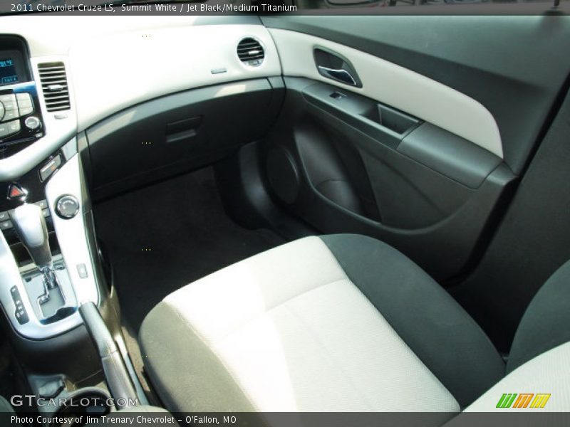 Summit White / Jet Black/Medium Titanium 2011 Chevrolet Cruze LS