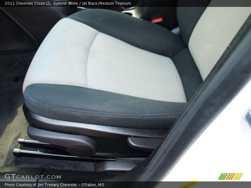 Summit White / Jet Black/Medium Titanium 2011 Chevrolet Cruze LS