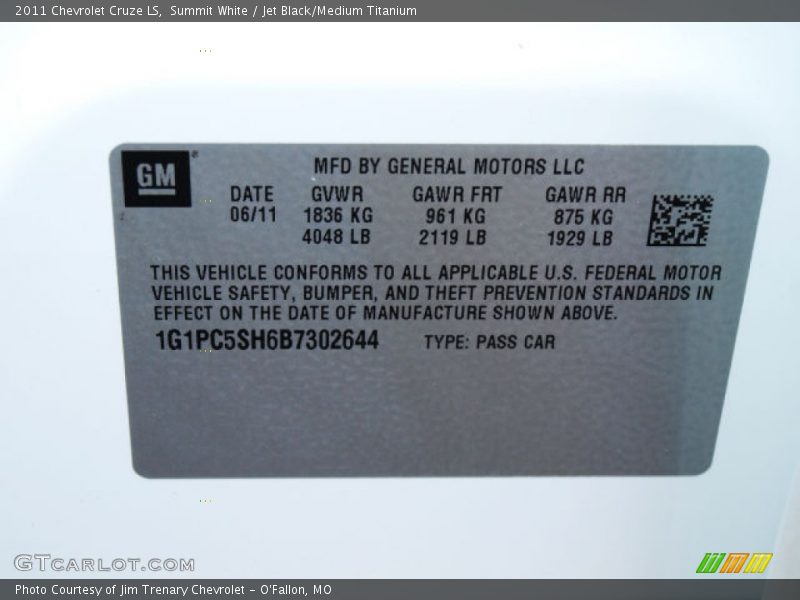Summit White / Jet Black/Medium Titanium 2011 Chevrolet Cruze LS