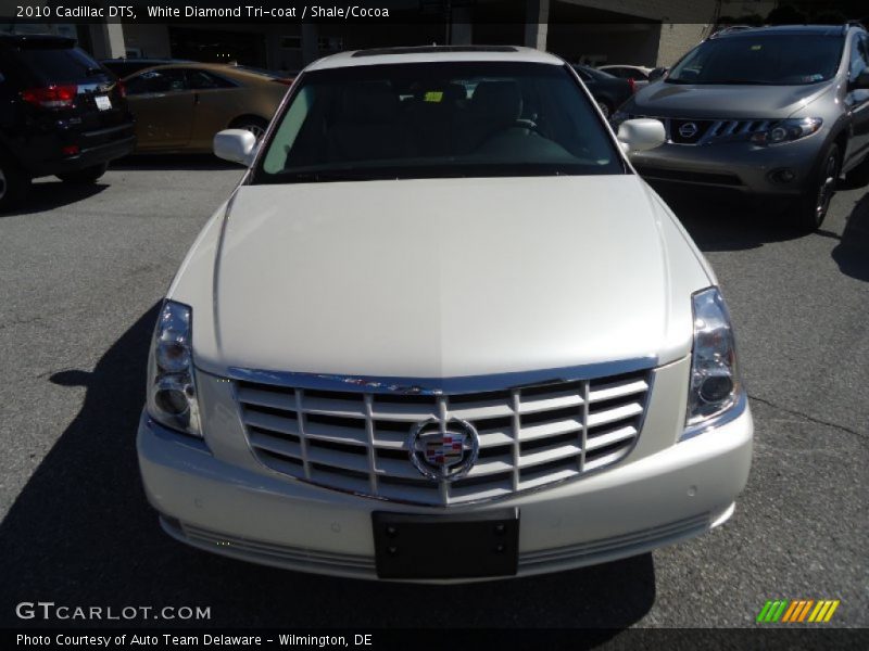 White Diamond Tri-coat / Shale/Cocoa 2010 Cadillac DTS