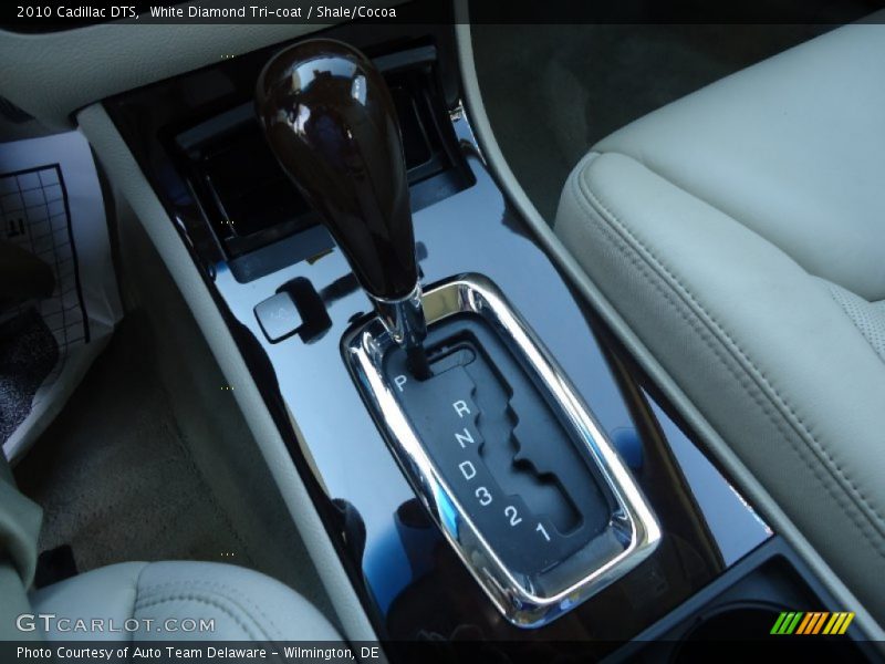 White Diamond Tri-coat / Shale/Cocoa 2010 Cadillac DTS
