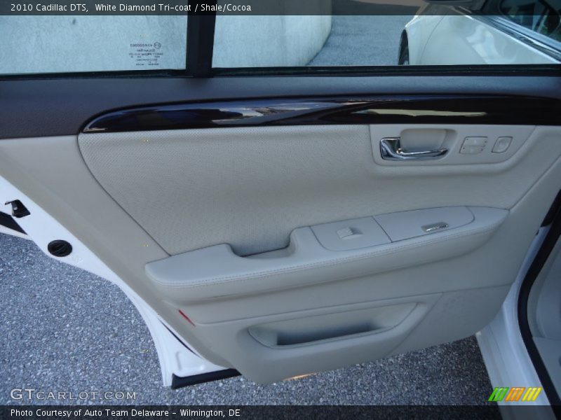White Diamond Tri-coat / Shale/Cocoa 2010 Cadillac DTS