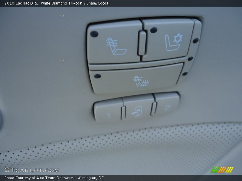 White Diamond Tri-coat / Shale/Cocoa 2010 Cadillac DTS