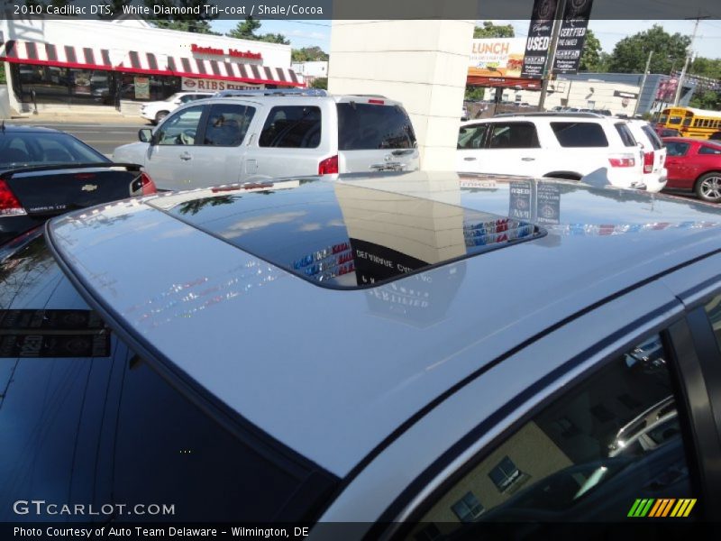 White Diamond Tri-coat / Shale/Cocoa 2010 Cadillac DTS