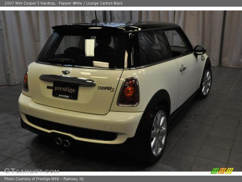Pepper White / Lounge Carbon Black 2007 Mini Cooper S Hardtop