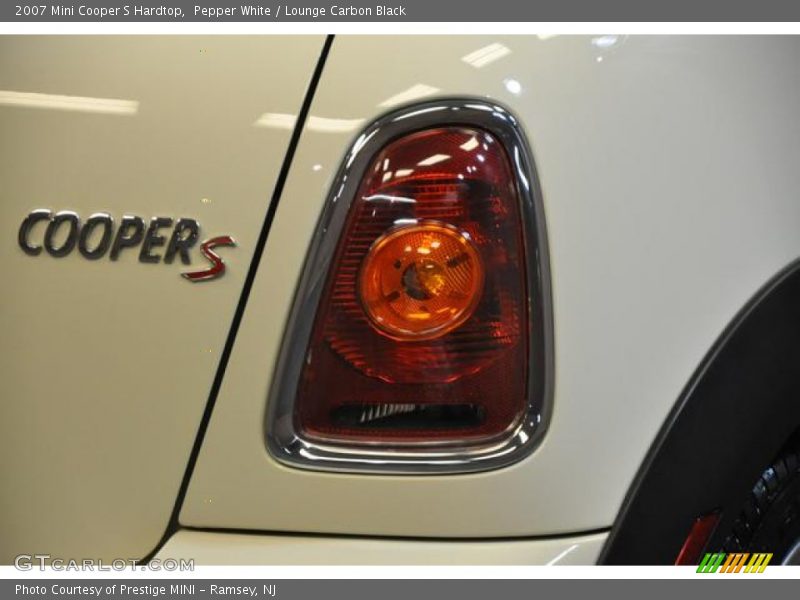 Pepper White / Lounge Carbon Black 2007 Mini Cooper S Hardtop