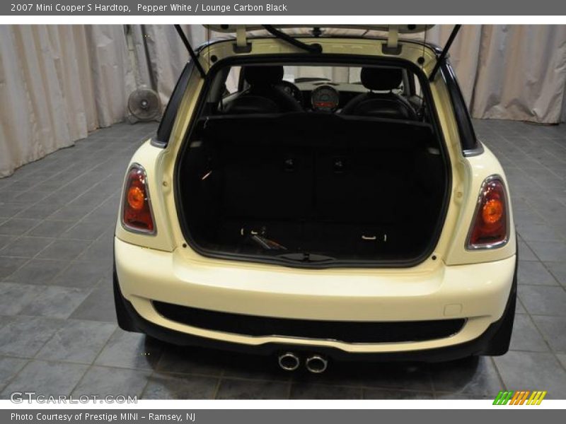 Pepper White / Lounge Carbon Black 2007 Mini Cooper S Hardtop