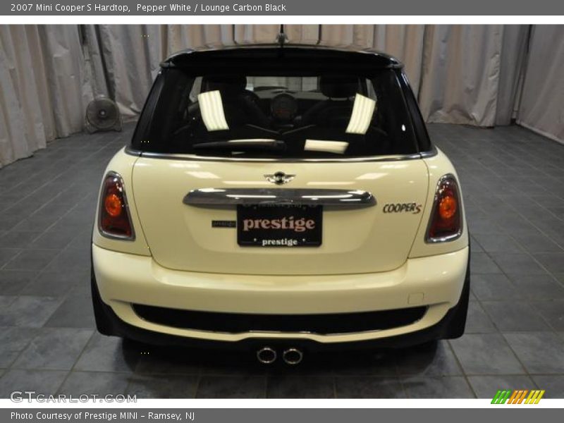 Pepper White / Lounge Carbon Black 2007 Mini Cooper S Hardtop