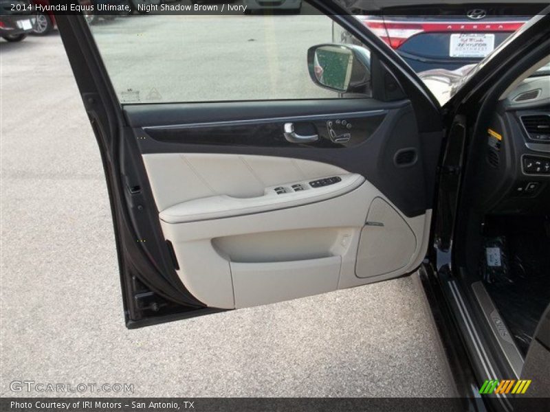 Door Panel of 2014 Equus Ultimate
